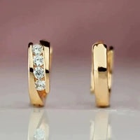 Gouden huggie oorbellen met zirconia