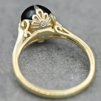 Gouden ring met grijze parel en kristallen
