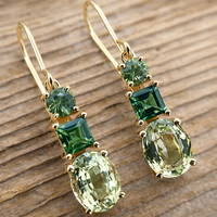 Gouden oorbellen met groene en gele edelstenen