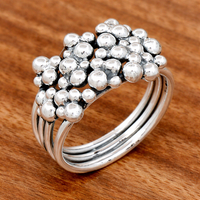 Zilveren bohemian ring met bolletjescluster