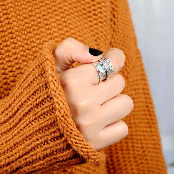 Zilveren spinner-ring met aquamarijn en bladmotief