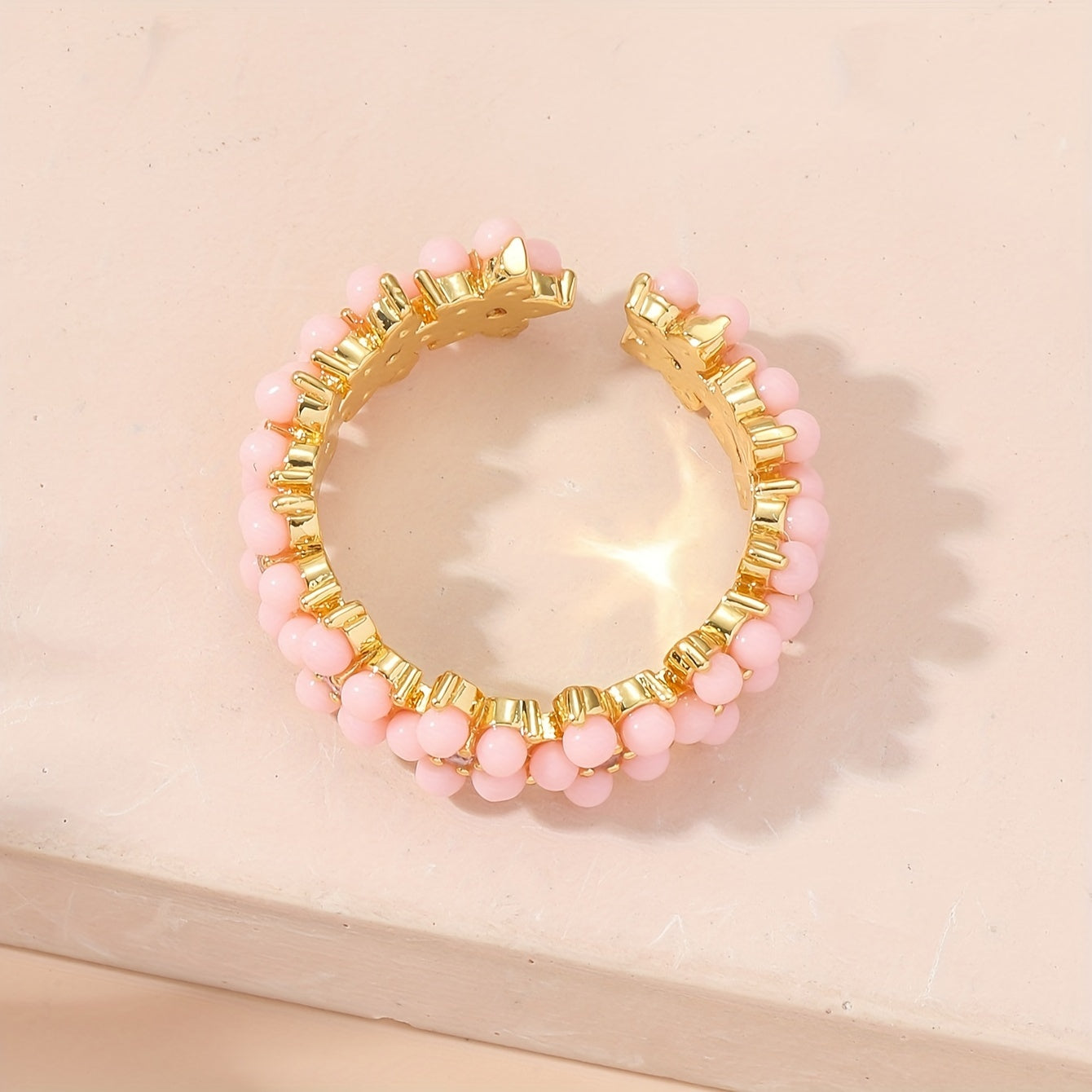 Gouden ring met turquoise kralen bloemmotief
