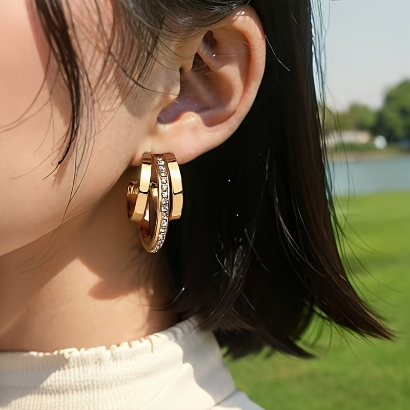 Gouden meerlaagse C-oorbellen met strass detail