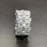 Zilveren brede ring met marquise zirkonia bloemtros