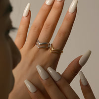 Gouden verstelbare ring met V-design