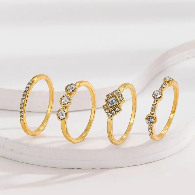 Gouden ringenset in art-decostijl met kristallen