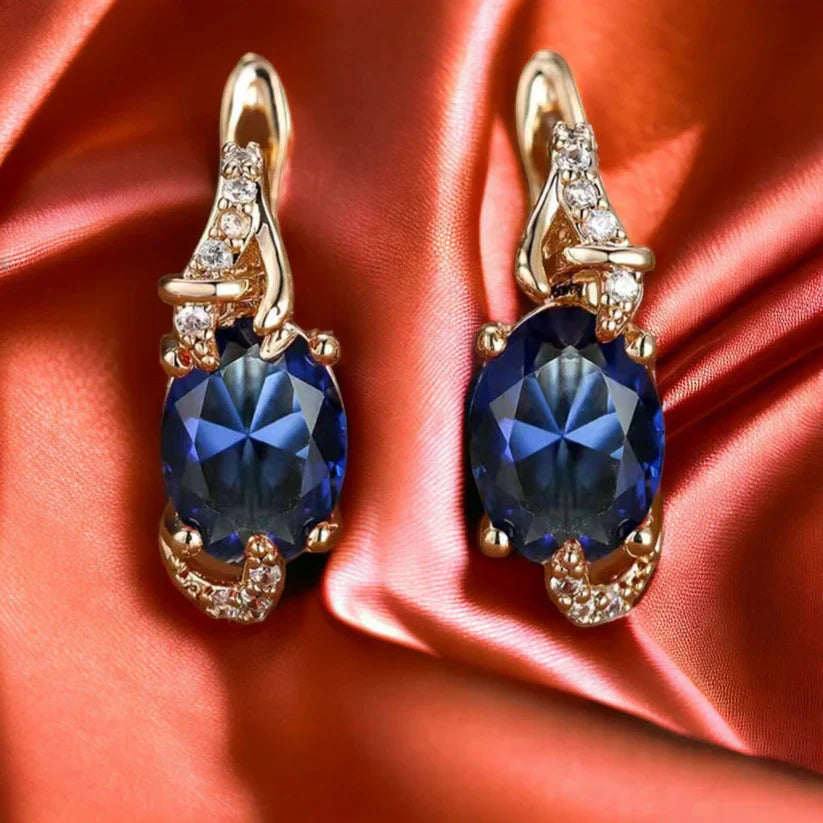 Zilveren ring met grote blauwe edelsteen en bladmotief