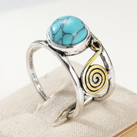 Tweekleurige bohemian ring met ronde turkooizen steen