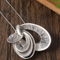 Zilveren ketting- en oorbellenset met gelaagde ovale hanger