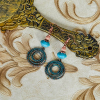 Bohemian oorbellen met roségoud spiraal en turquoise