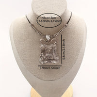 Bohemian ketting met zilveren etnische hanger en leren koord