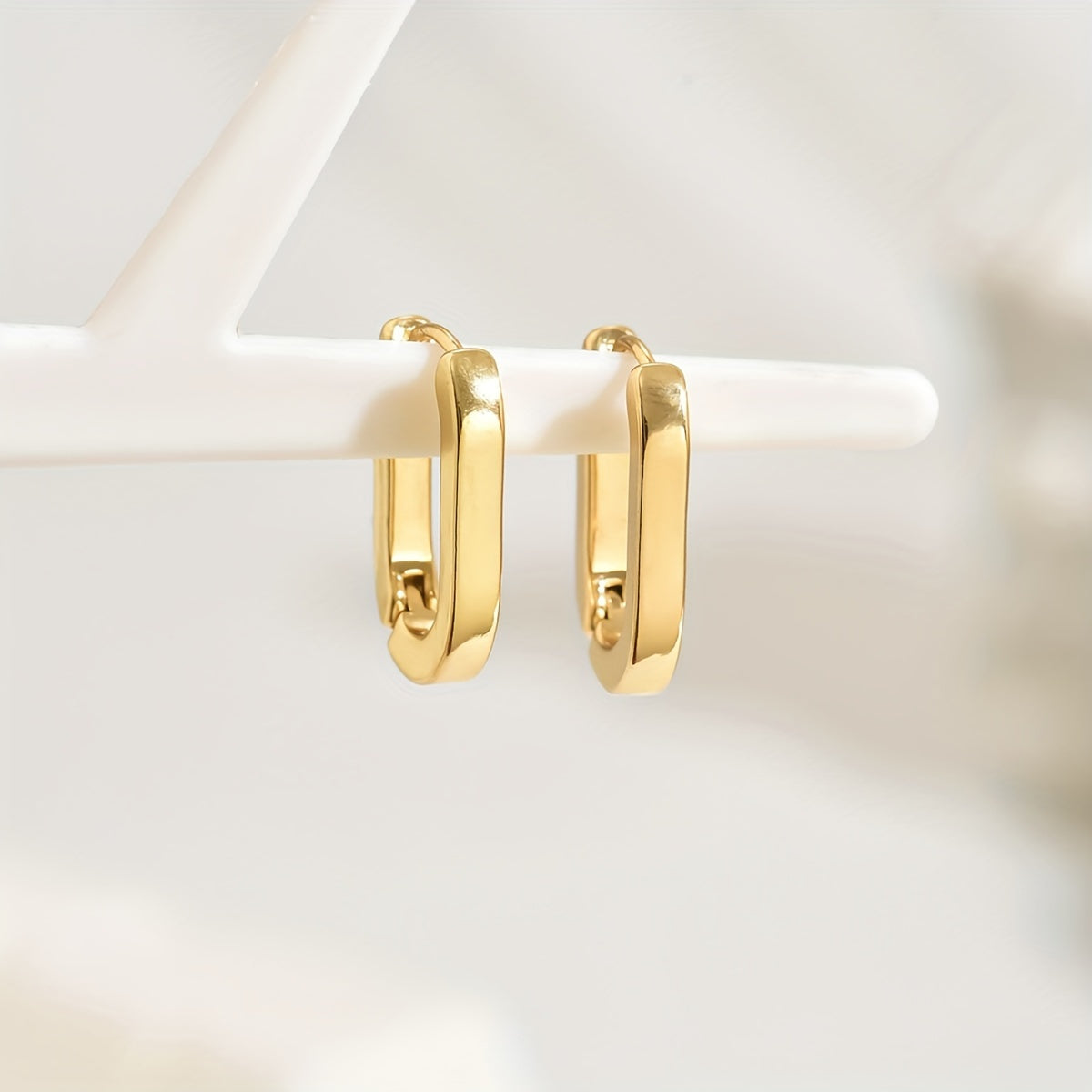 Gouden minimalistische ovale oorbellen