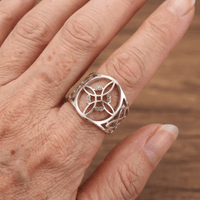 Zilveren ring met opengewerkt Keltisch kruismotief