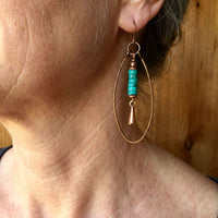 Koperen bohemian hoepel oorbellen met turquoise kralen