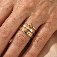 Gouden ringenset met zon, maan en sterren