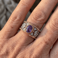 Roségouden filigraan ring met ovale paarse edelsteen