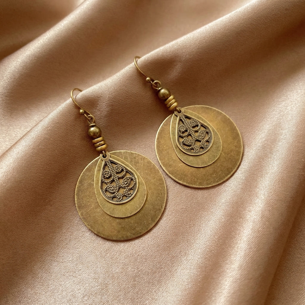 Bohemian bronzen oorbellen met filigrein druppel