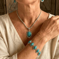 Zilveren sieradenset met turkoois: ketting, oorbellen en armband