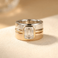 Gouden ring met parels en witte parelmoer bloem