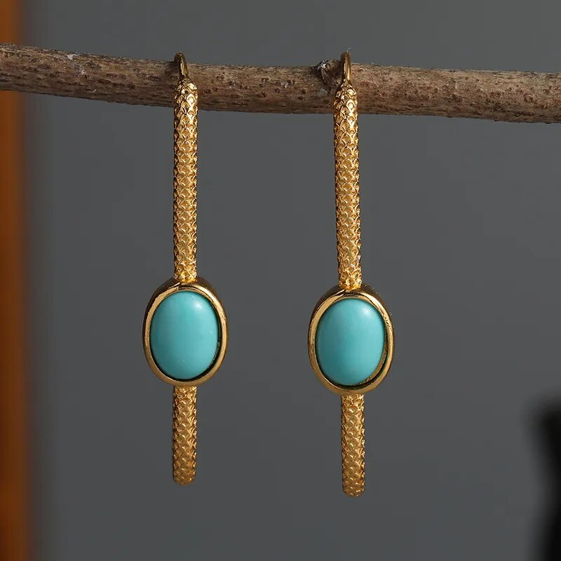 Gouden oorbellen met ovale turquoise steen