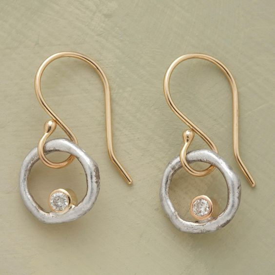 Zilveren en roségouden oorbellen met diamant