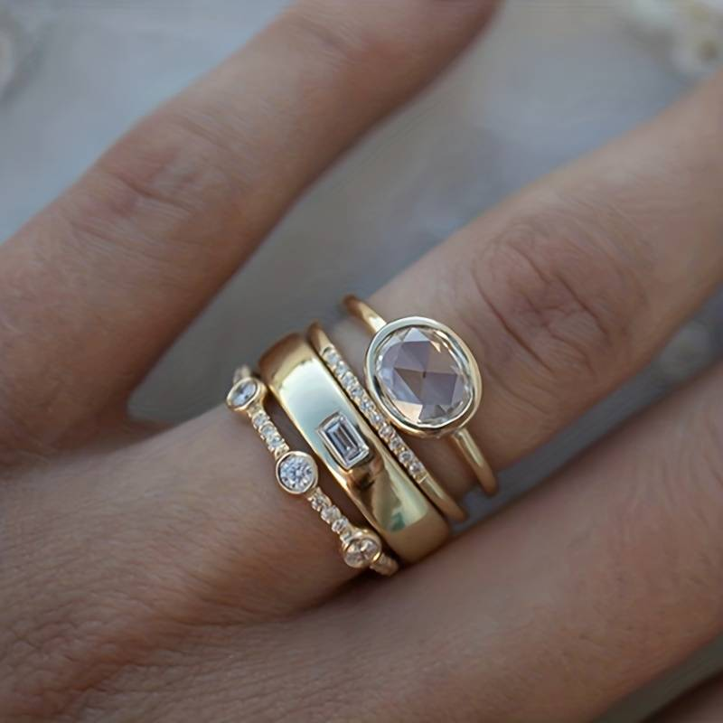 Gouden ringenset met maansteen en zirkonia