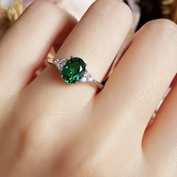 Zilveren ring met ovale groene edelsteen