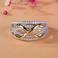 Gouden ring met gevlochten zirconia banden