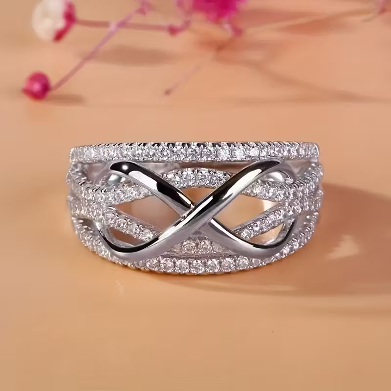 Gouden ring met gevlochten zirconia banden