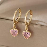 Gouden oorbellen met rood hart hanger