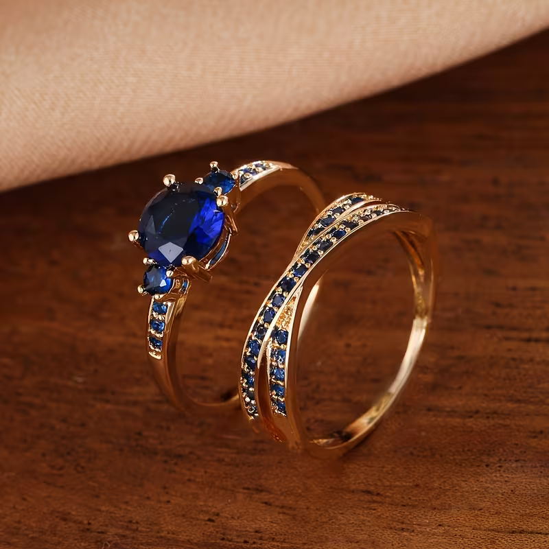 Gouden ringenset met groene edelstenen