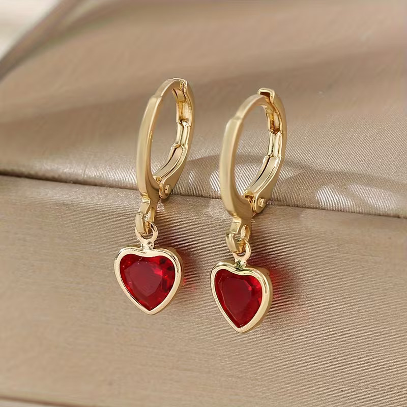 Gouden oorbellen met rood hart hanger