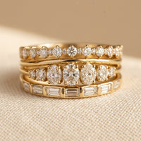 Gouden eternity ring met ovale groene edelstenen