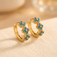 Gouden oorbellen met mintgroene steen en bloemrand