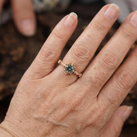 Gouden ring met opengewerkte bloesemtak