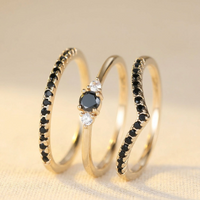 Gouden ringenset met zwarte zirkonia