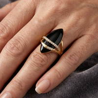 Gouden ring met grote zwarte marquise onyx