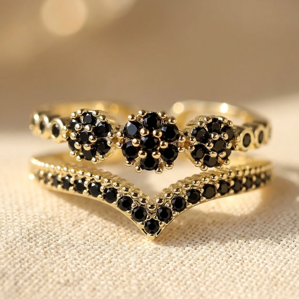Gouden ringenset met zwarte zirkonia bloemen
