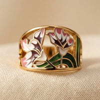 Gouden brede emaille ring met bloemen