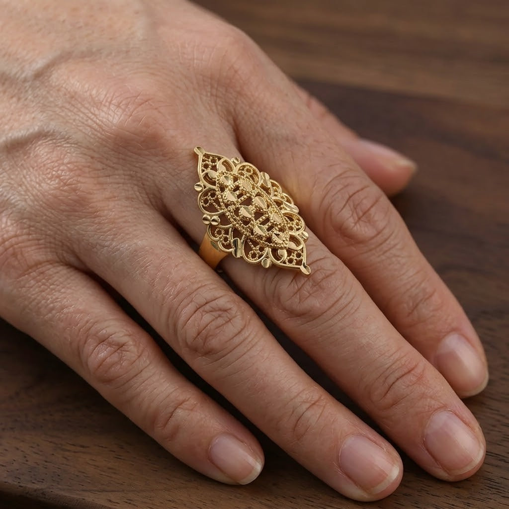 Gouden vintage opengewerkte filigraan ring