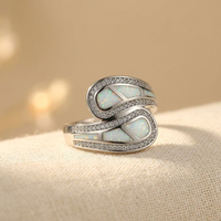 Zilveren vintage ring met witte opaal en zirkonia